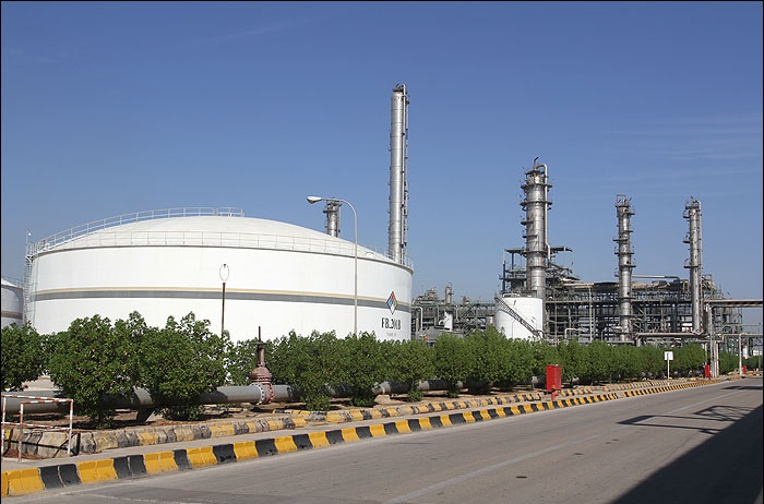 صنعت پتروشیمی آماده افزایش تولید بنزین یورو 4 است صنعت پتروشیمی آماده افزایش تولید بنزین یورو 4 است