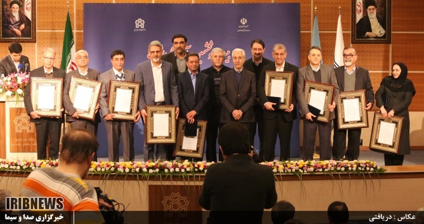 استاد دانشگاه شیراز، استاد نمونه کشور شد. استاد دانشگاه شیراز، استاد نمونه کشور شد.