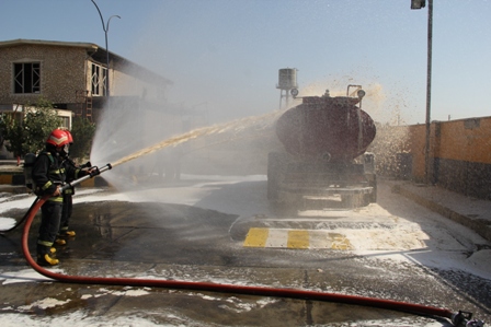 اجرای مانورعملیاتی آتش نشانی در جایگاه سوخت جهان بهرام