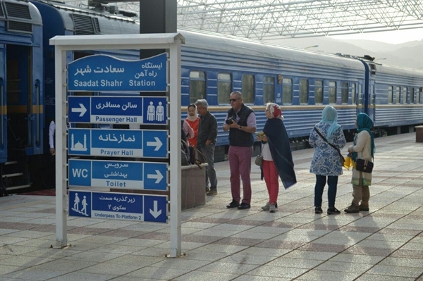 ورود گردشگران خارجی با قطار راه ابریشم به فارس ورود گردشگران خارجی با قطار راه ابریشم به فارس