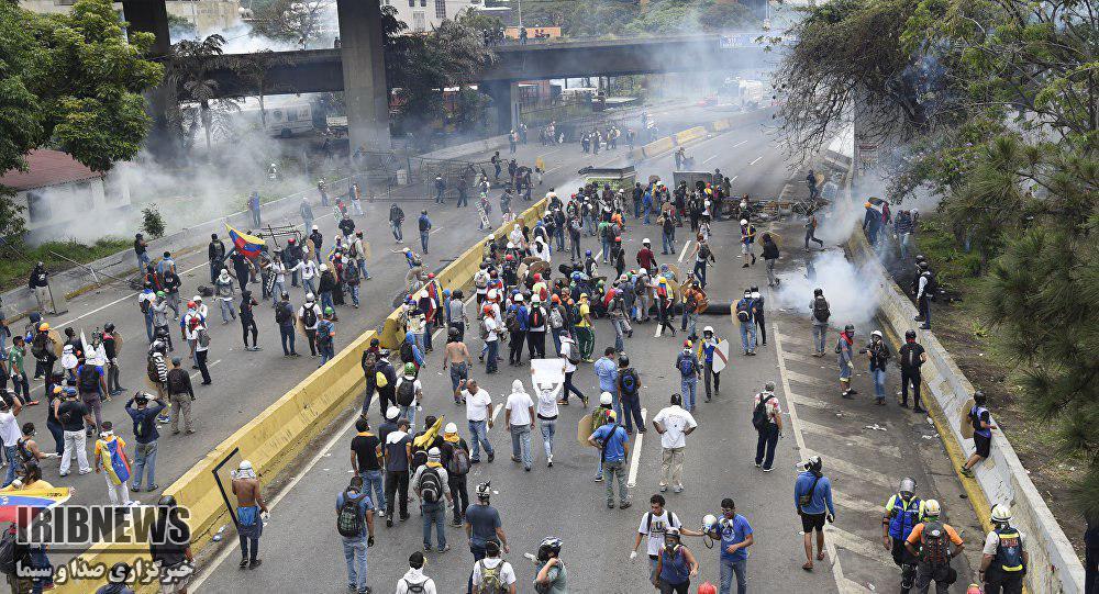 از تجمع حاميان مادورو تا