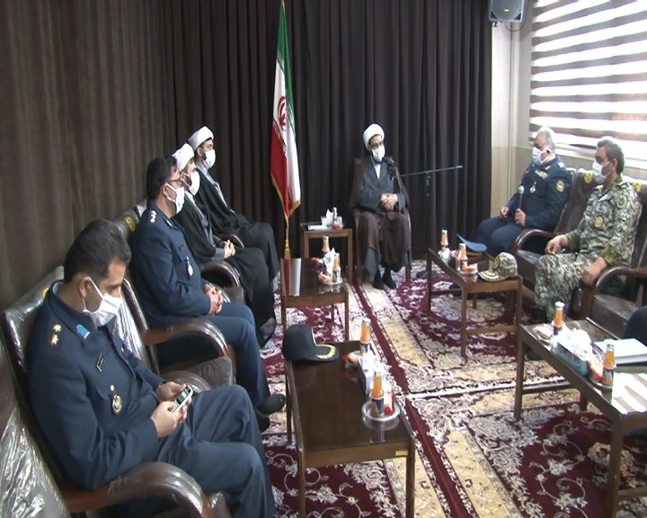 دیدار فرماندهان یگان های نظامی مستقر در استان همدان با نماینده ولی فقیه دیدار فرماندهان یگان های نظامی مستقر در استان همدان با نماینده ولی فقیه