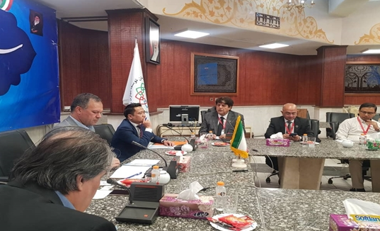صنعت خودرو و نساجی از زمینههای همکاری مشترک ایران و هند صنعت خودرو و نساجی از زمینههای همکاری مشترک ایران و هند