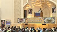 ایستادگی و مقاومت تنها راه نجات کشور و مانایی انقلاب