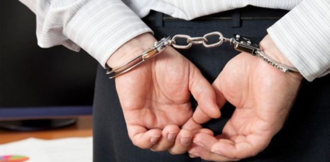 شهردار و عضو شورای یکی ازشهرهای جنوب آذربایجان غربی بازداشت شدند شهردار و عضو شورای یکی ازشهرهای جنوب آذربایجان غربی بازداشت شدند