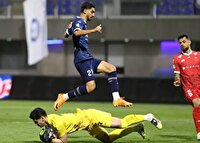 صدر نشینی گل‌گهر سیرجان با شکست پرسپولیس