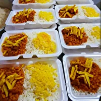 طبخ و توزیع ۵ هزار پرس غذای نذری بین عزاداران حسینی در فهرج