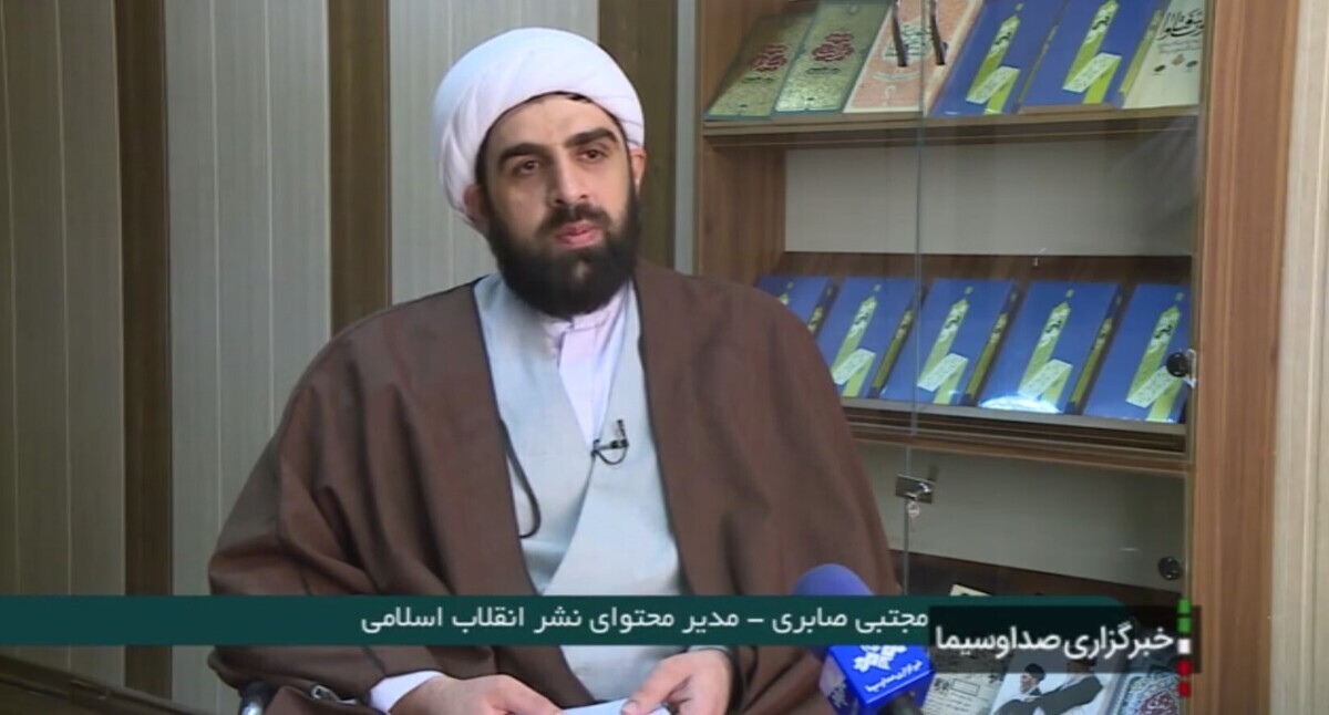 این کتاب به ما نشان می‌دهد چگونه یک عالم مهذب و گمنام، با تربیتی دقیق و ایمانی عمیق، فرزندی را پرورش داد که امروز مرجع امید جهان اسلام است. «روایت آقا» روایتِ یک پدرِ مؤمن و معلم واقعی است.