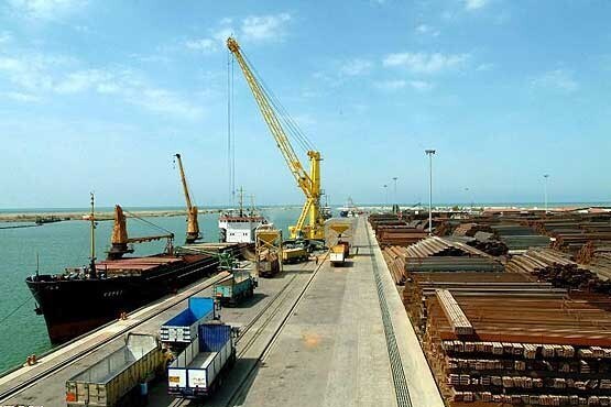 تخلیه و بارگیری بیش از یک میلیون تن نهاده دامی در بندر امام خمینی