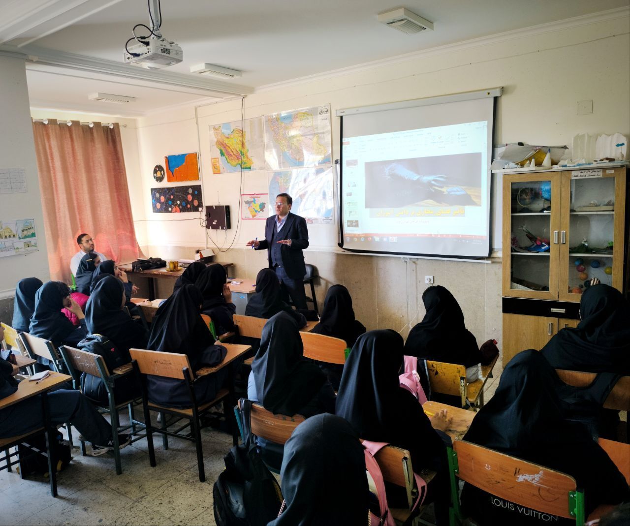 اجرای طرح آشنایی با پدافند غیرعامل در مدارس شهر صدرا اجرای طرح آشنایی با پدافند غیرعامل در مدارس شهر صدرا