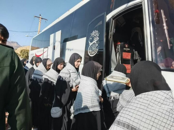 اعزام سومین کاروان دانش آموزان دختر استان به مناطق عملیاتی جنوب اعزام سومین کاروان دانش آموزان دختر استان به مناطق عملیاتی جنوب