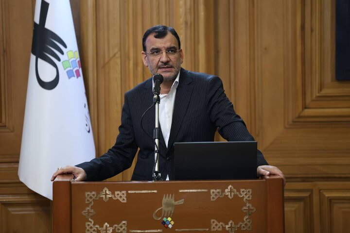 پیرهادی: مدارس ابتدایی را حداقل تعطیل کنید