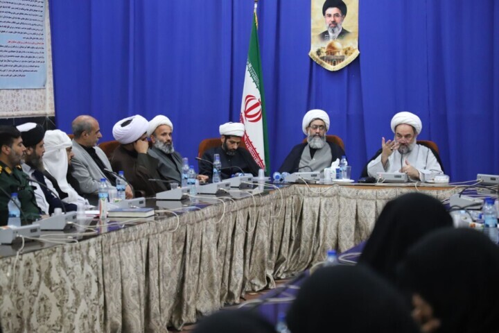 تقویت وحدت و حضور مردمی، پشتوانه اقتدار کشور است تقویت وحدت و حضور مردمی، پشتوانه اقتدار کشور است