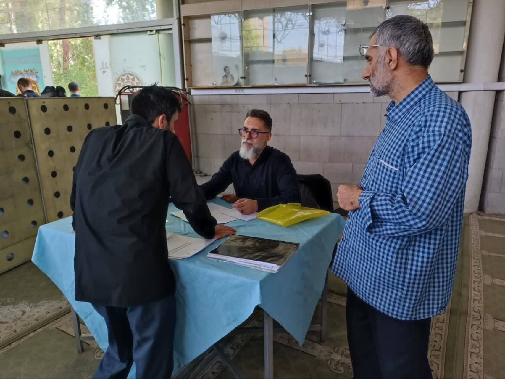 برپایی میزخدمت بنیاد شهید درمحل برگزاری نماز جمعه تهران برپایی میزخدمت بنیاد شهید درمحل برگزاری نماز جمعه تهران
